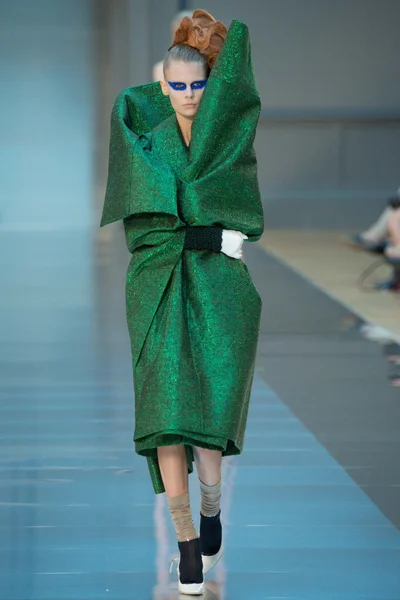 Look 10